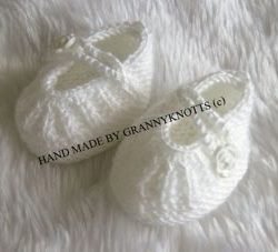 Crochet baby shoes - Daisy Shoes